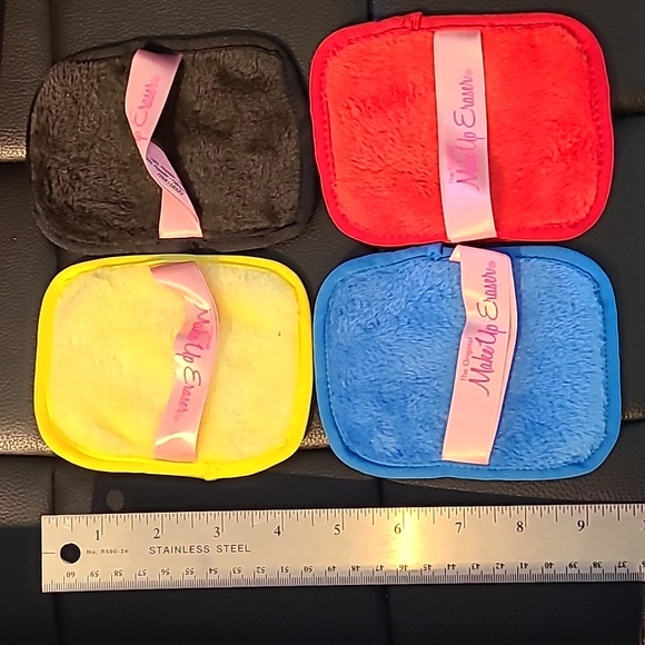 NWT MakeUp Eraser travel set of 4 - Picture 2 of 4